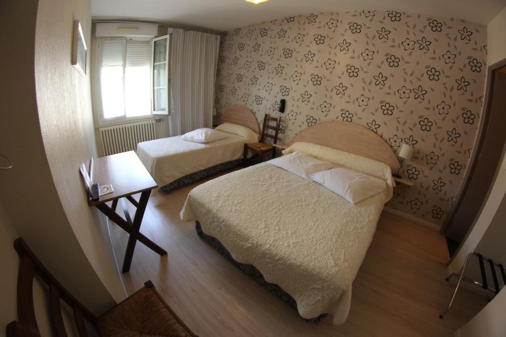 Brit Hotel Privilege Lisieux - La Villa Des Arts 외부 사진