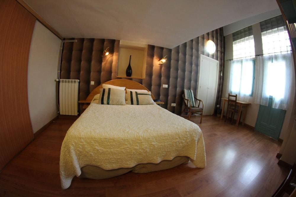 Brit Hotel Privilege Lisieux - La Villa Des Arts 외부 사진