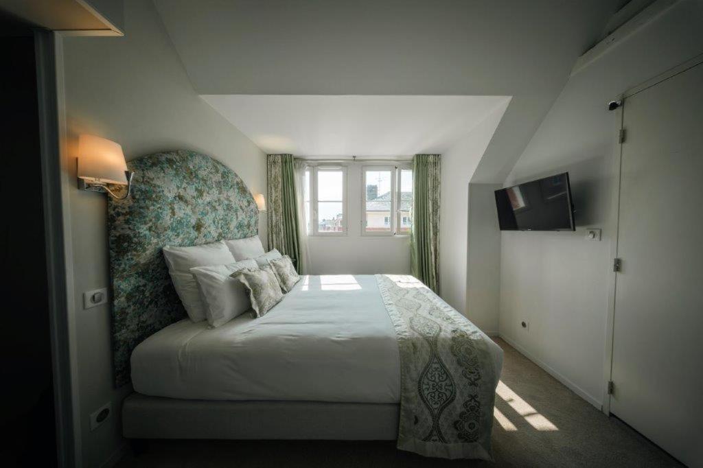 Brit Hotel Privilege Lisieux - La Villa Des Arts 외부 사진