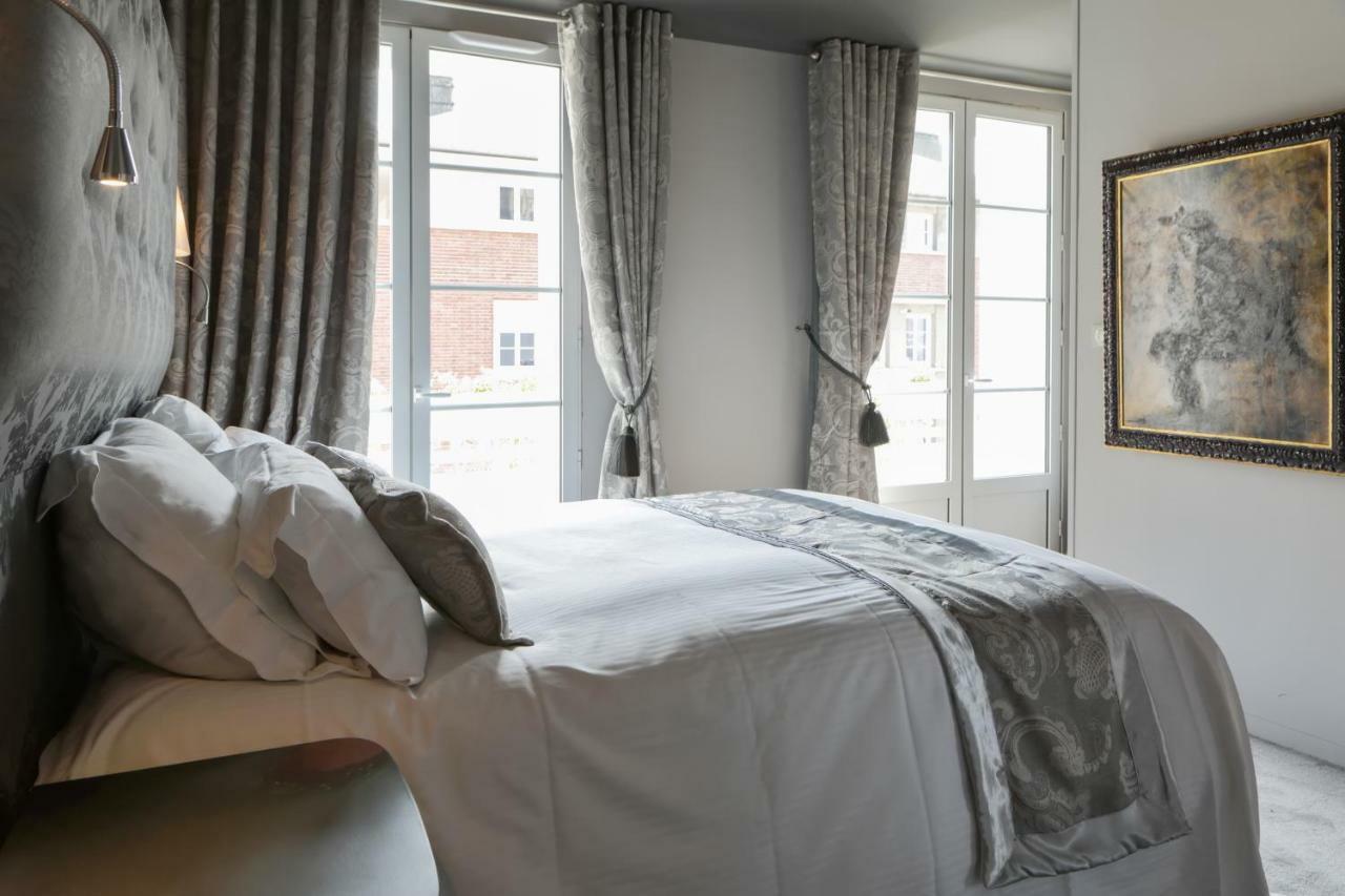 Brit Hotel Privilege Lisieux - La Villa Des Arts 외부 사진