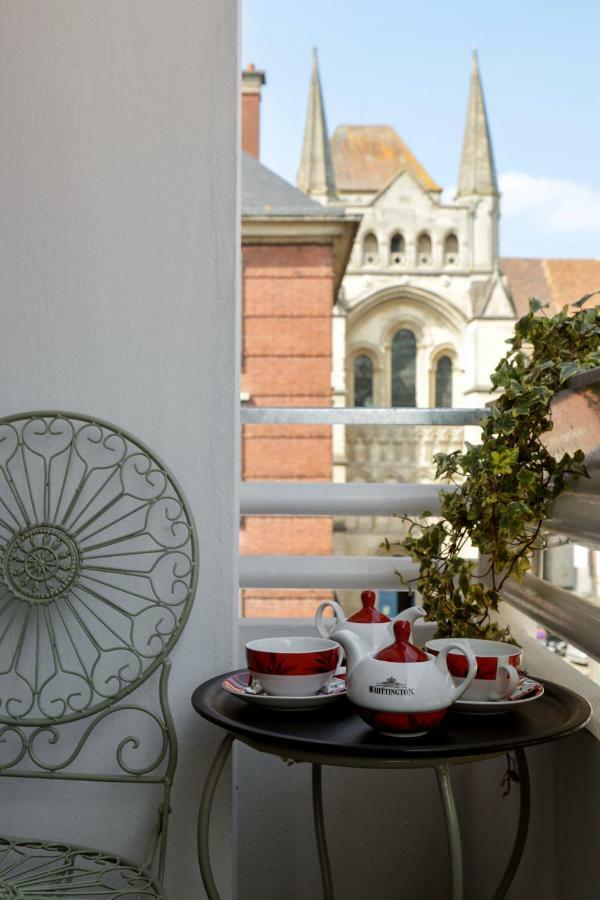 Brit Hotel Privilege Lisieux - La Villa Des Arts 외부 사진