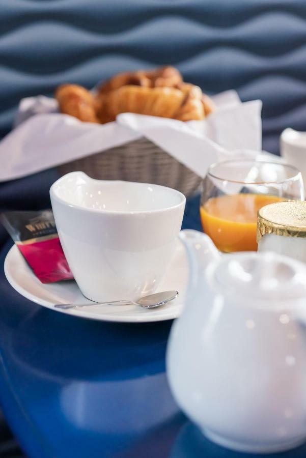 Brit Hotel Privilege Lisieux - La Villa Des Arts 외부 사진