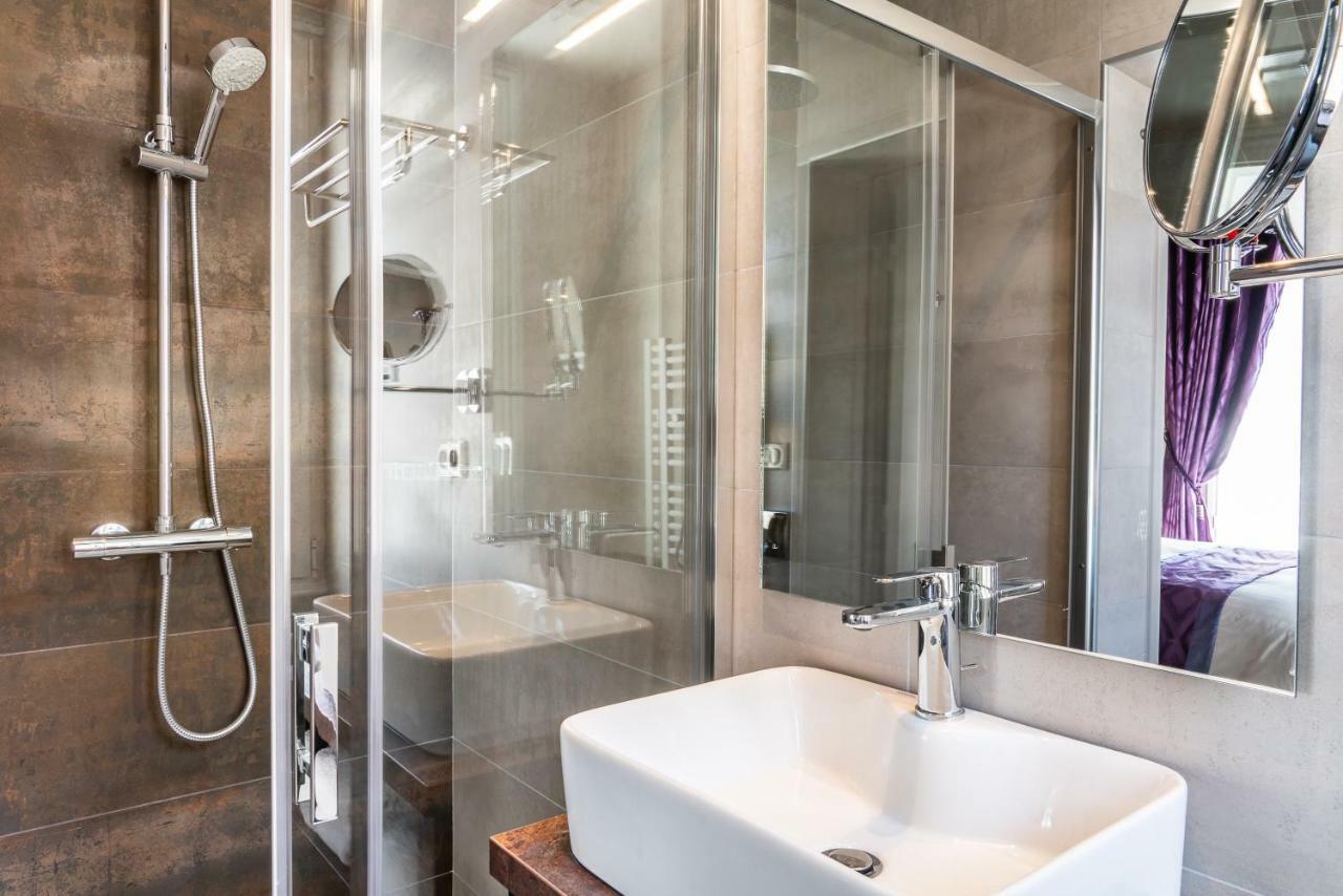 Brit Hotel Privilege Lisieux - La Villa Des Arts 외부 사진