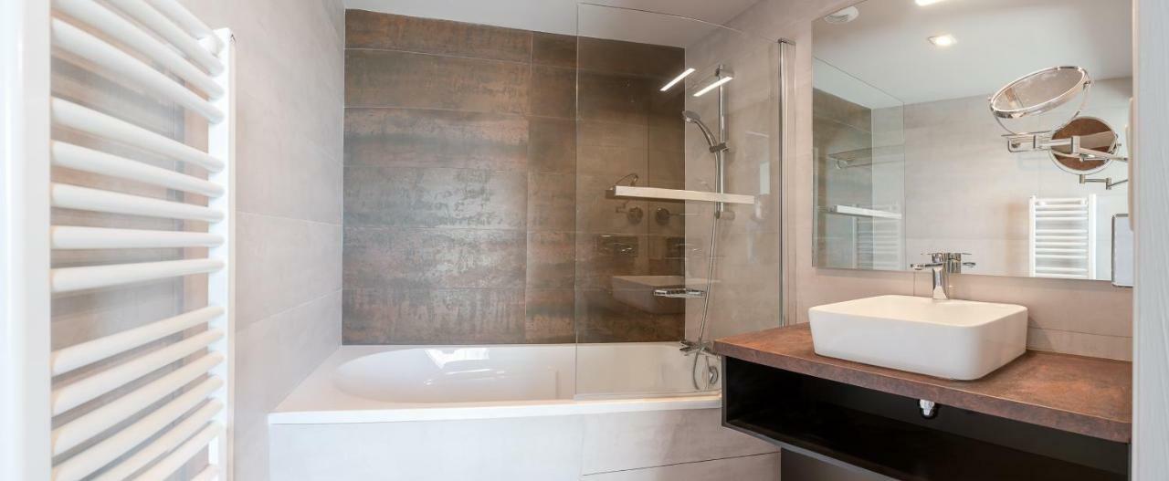 Brit Hotel Privilege Lisieux - La Villa Des Arts 외부 사진